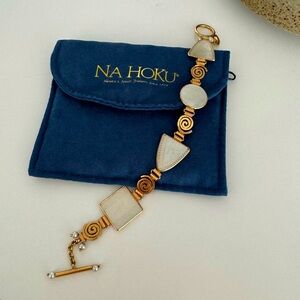 NA HOKU Mother of Pearl Gaming Counter Bracelet in 14k Gold w/fresh water pearls